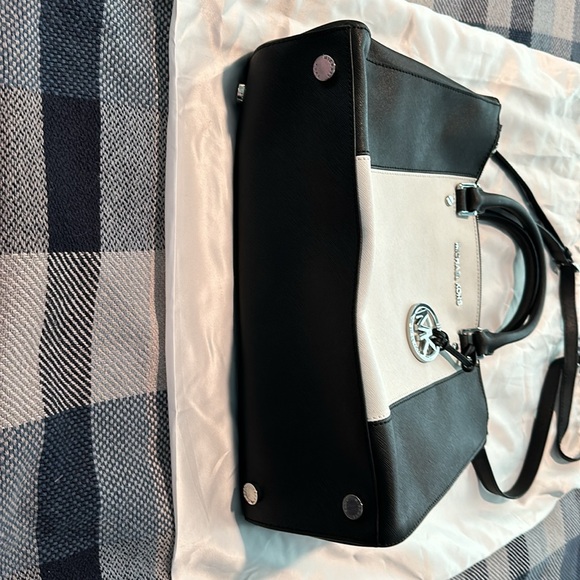 Michael Kors Sutton Large Center Stripe Satchel - Picture 3 of 11